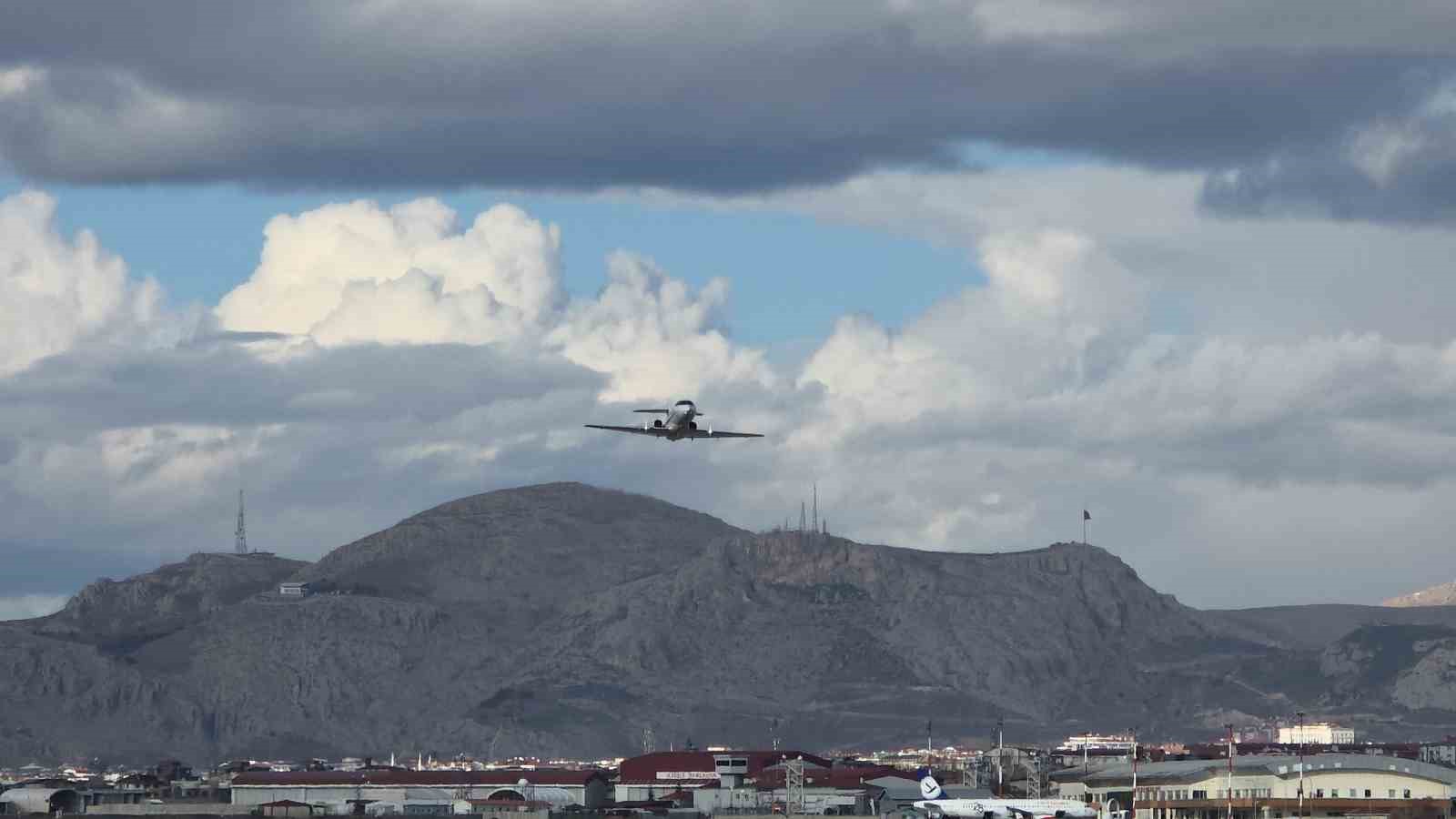 Kalp hastası bebek ambulans uçakla İstanbul’a sevk edildi
