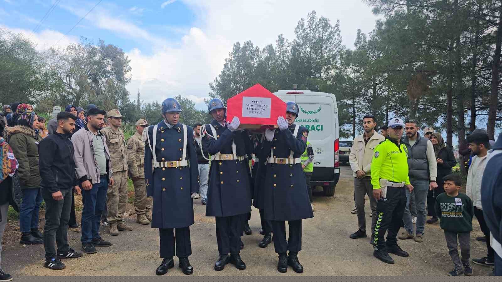 Kalp krizi geçiren asker son yolculuğuna uğurlandı
