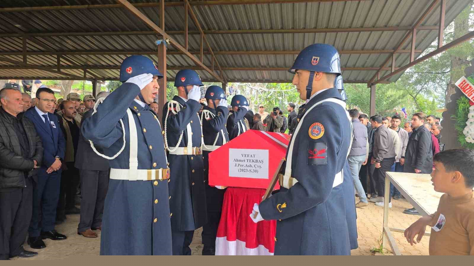 Kalp krizi geçiren asker son yolculuğuna uğurlandı
