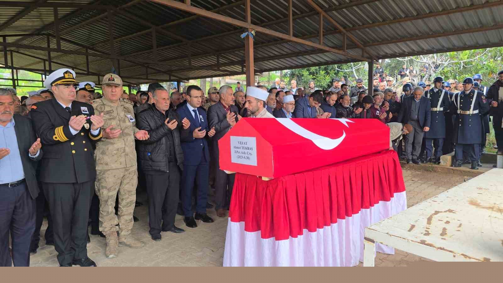 Kalp krizi geçiren asker son yolculuğuna uğurlandı
