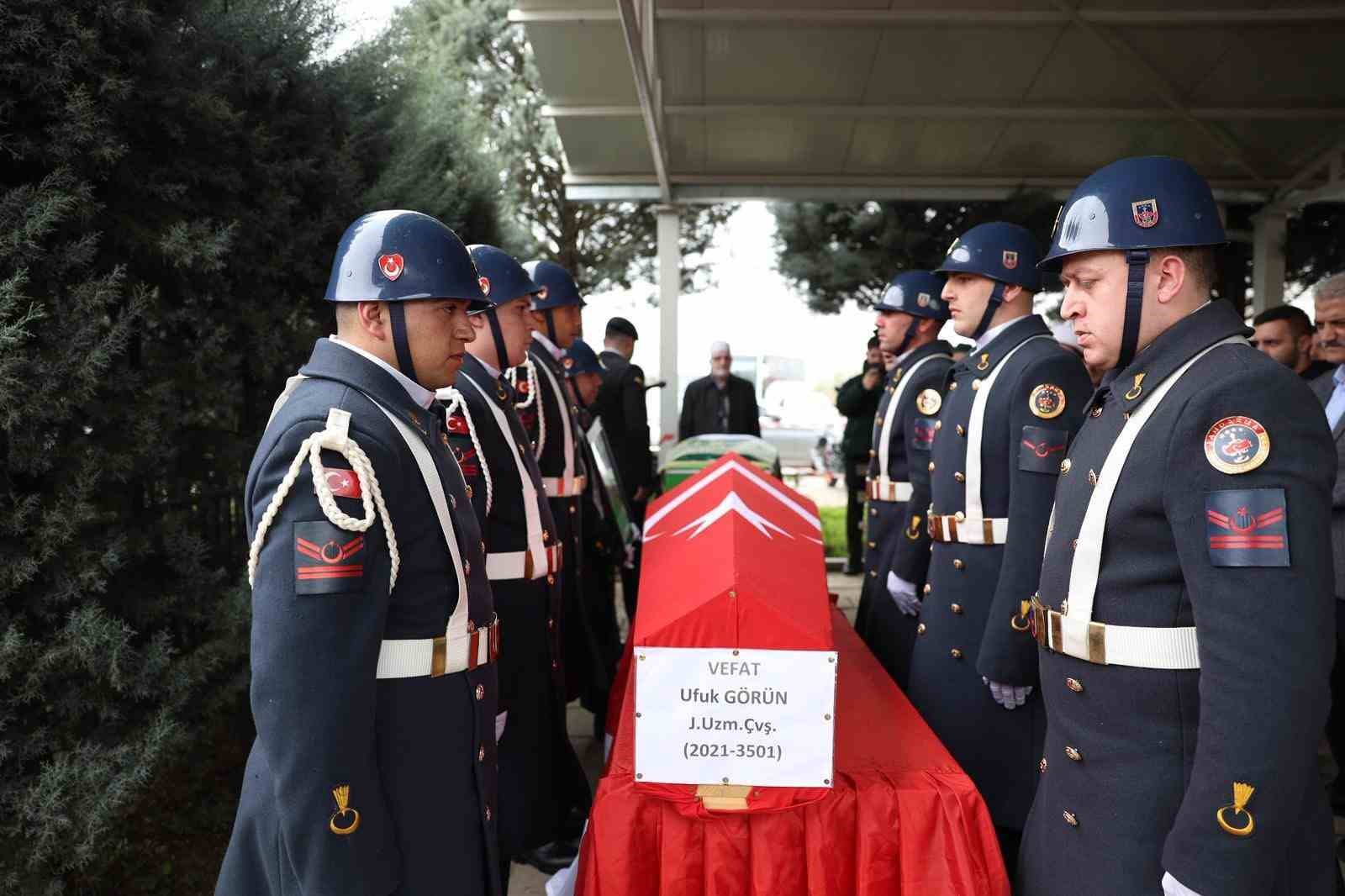 Kalp krizi geçiren uzman çavuş toprağa verildi
