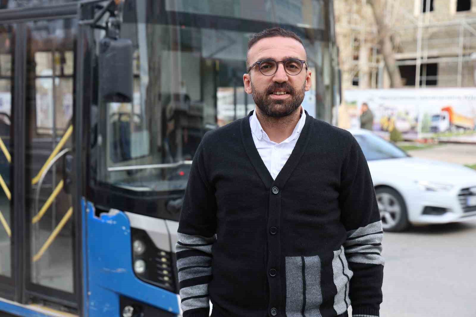 Kalp krizi geçiren yolcuyu hastaneye yetiştiren kahraman şoför konuştu: "Otobüsümüze binen her yolcu bize emanet"
