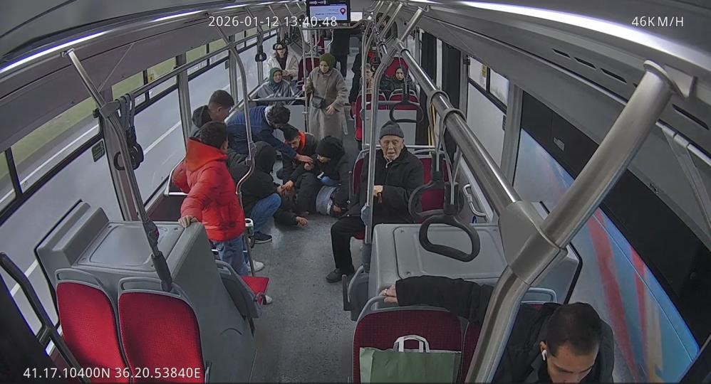 Kalp krizi geçiren yolcuyu otobüsle hastaneye götüren şoför: "Aynı durum tekrar yaşansa yine en yakın hastaneye yönelirim"
