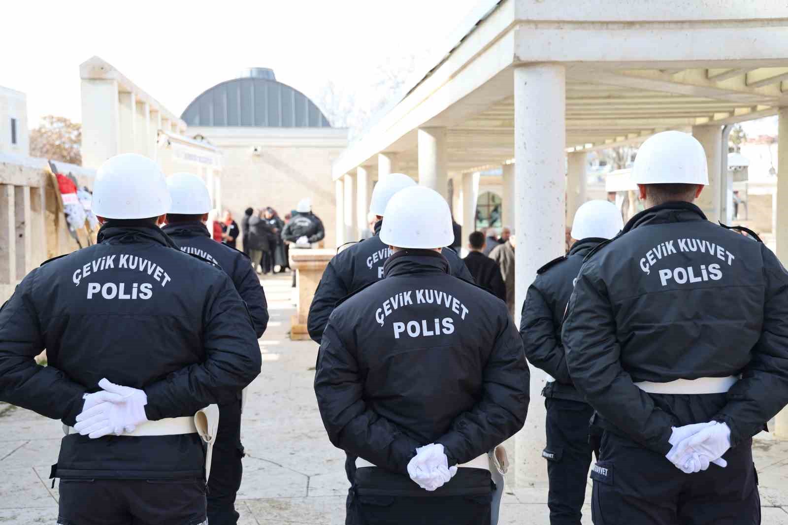 Kalp krizi sonucu vefat eden polis memuru son yolculuğuna uğurlandı
