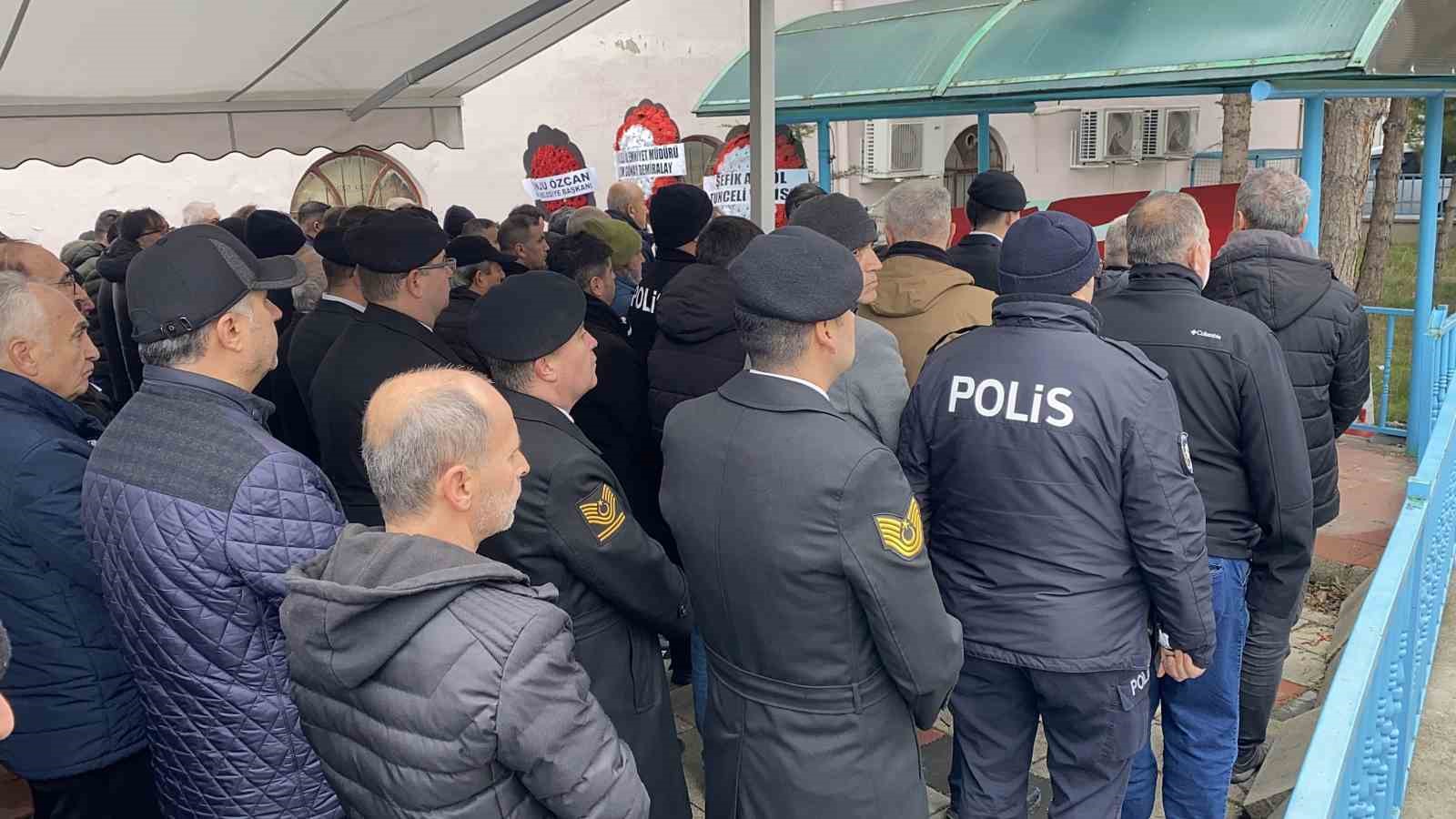 Kalp krizine yenik düşen polis memuru memleketinde son yolculuğuna uğurlandı
