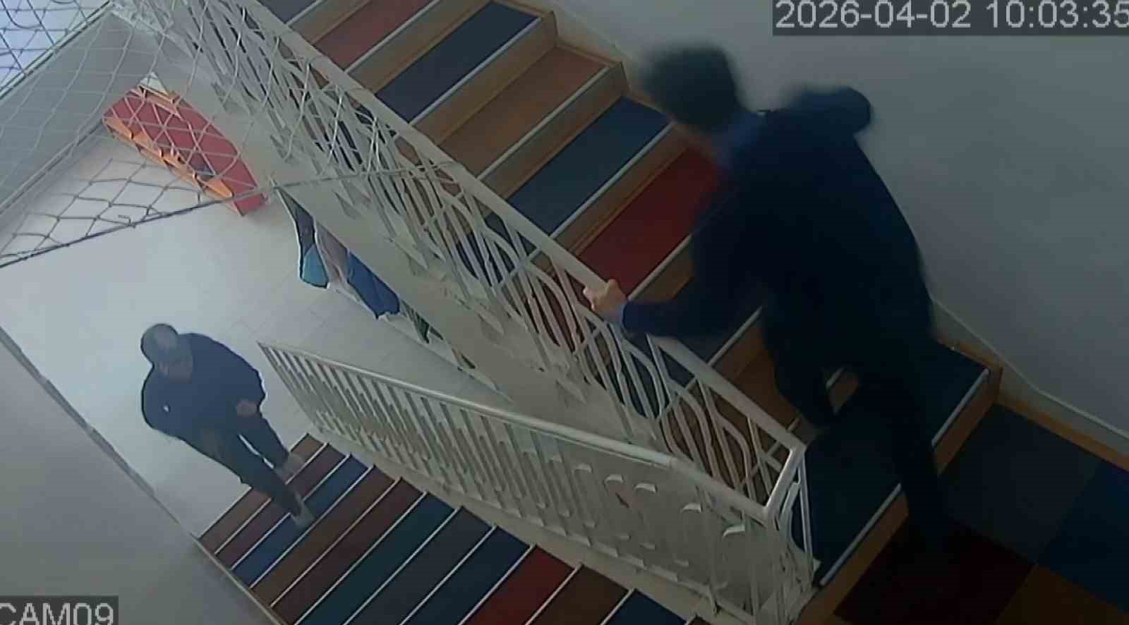 Kameradan gördü, hayat kurtarmaya böyle koştu
