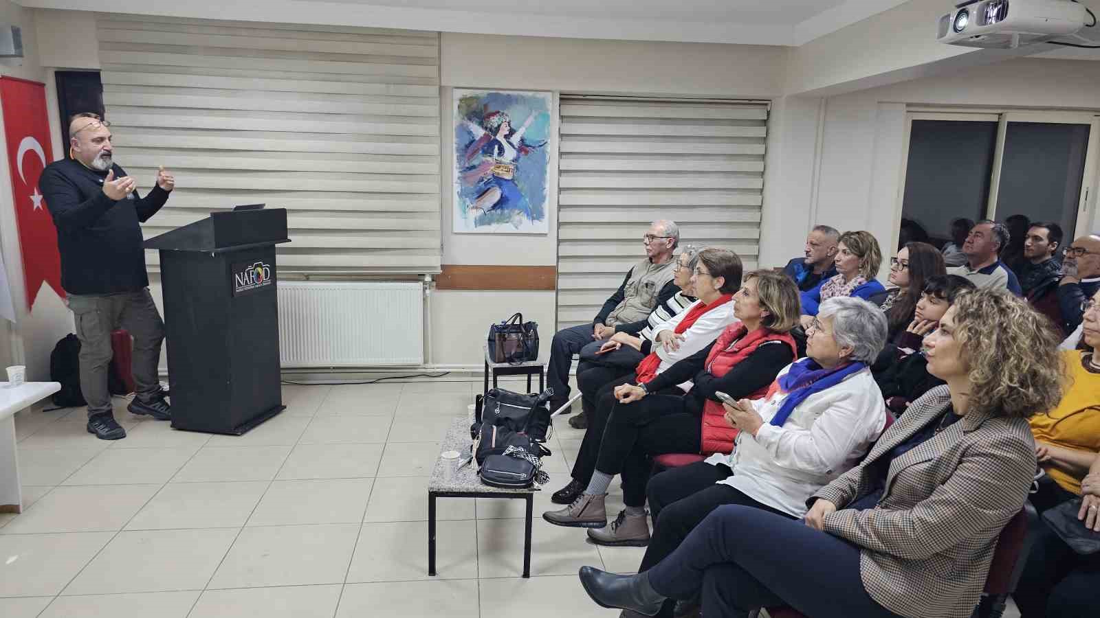 Kameralar cebe girdi: Fotoğraf tutkunlarına cep telefonu eğitimi veriliyor
