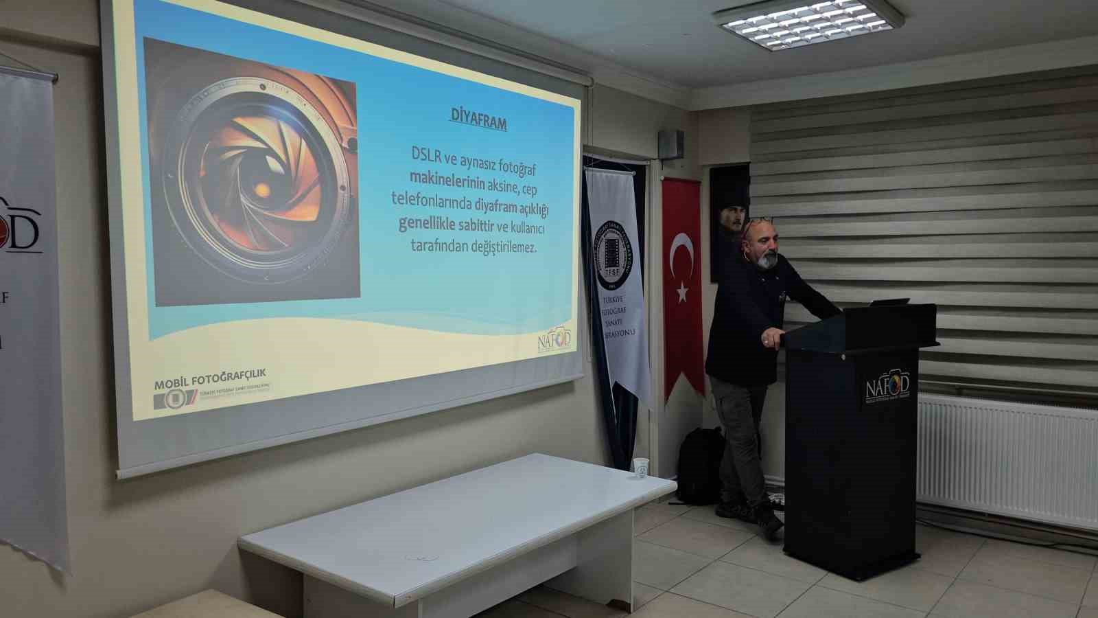 Kameralar cebe girdi: Fotoğraf tutkunlarına cep telefonu eğitimi veriliyor
