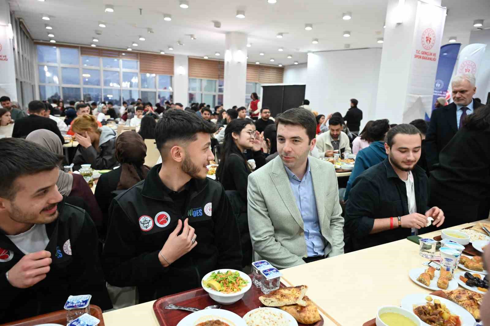 "Kampüs İftarları" etkinliği gençleri aynı sofrada buluşturdu
