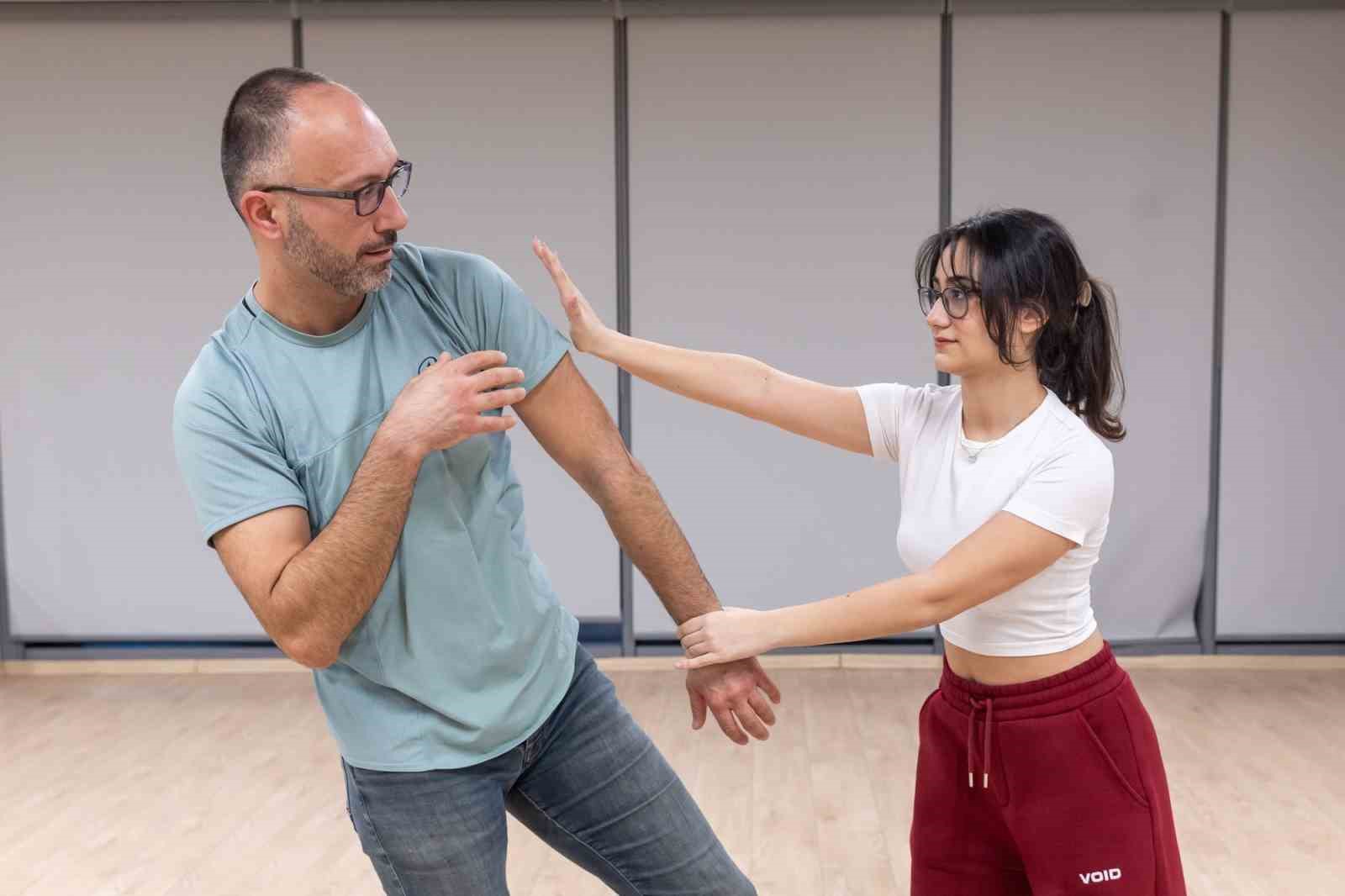 Kampüste güvenli yaşam eğitimi: Öğrenciler "kendini koruma" becerileri kazandı
Kampüste güvenli yaşam eğitimi: Öğrenciler "kendini koruma" becerileri kazandı