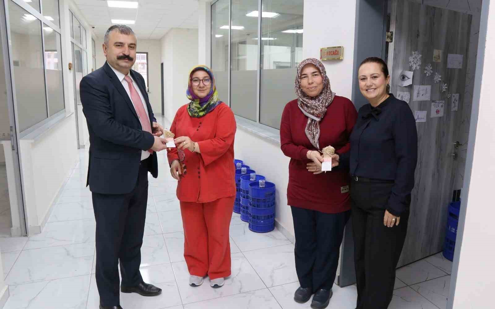 Kamu personeline 8 Mart Dünya Kadınlar Günü için anlamlı hediye
