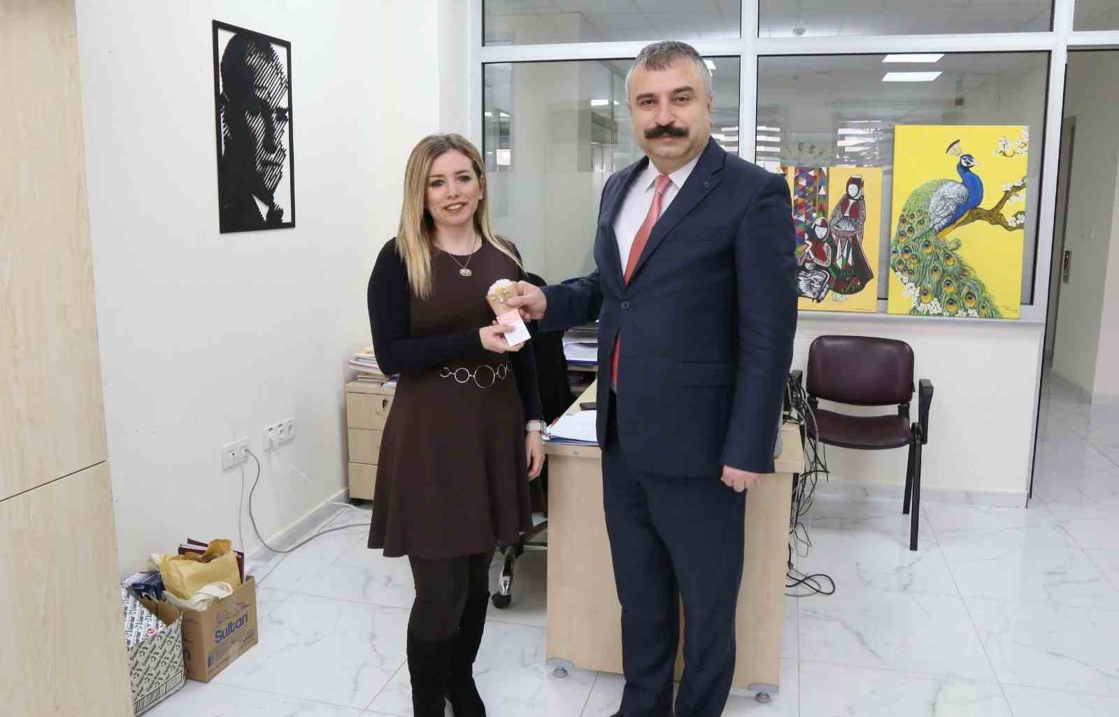 Kamu personeline 8 Mart Dünya Kadınlar Günü için anlamlı hediye
