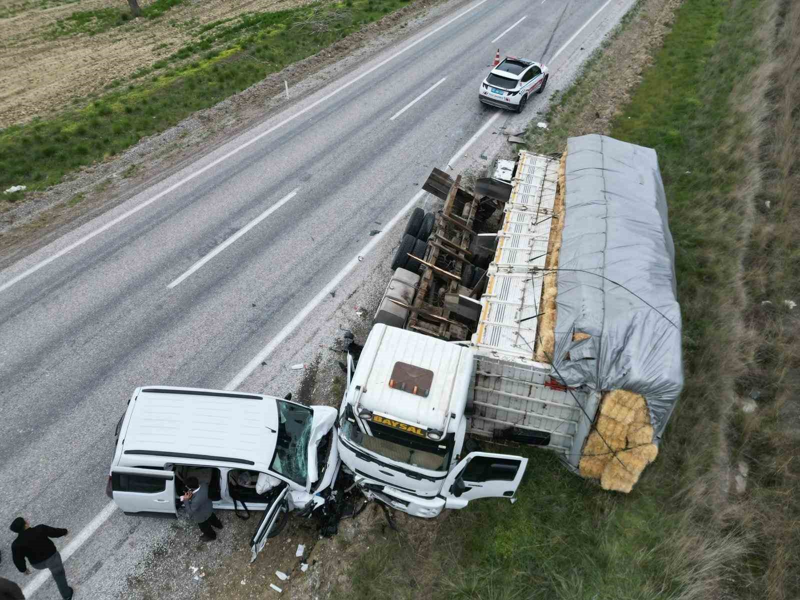 Kamyon ve tankerin karıştığı kazada faciadan dönüldü
