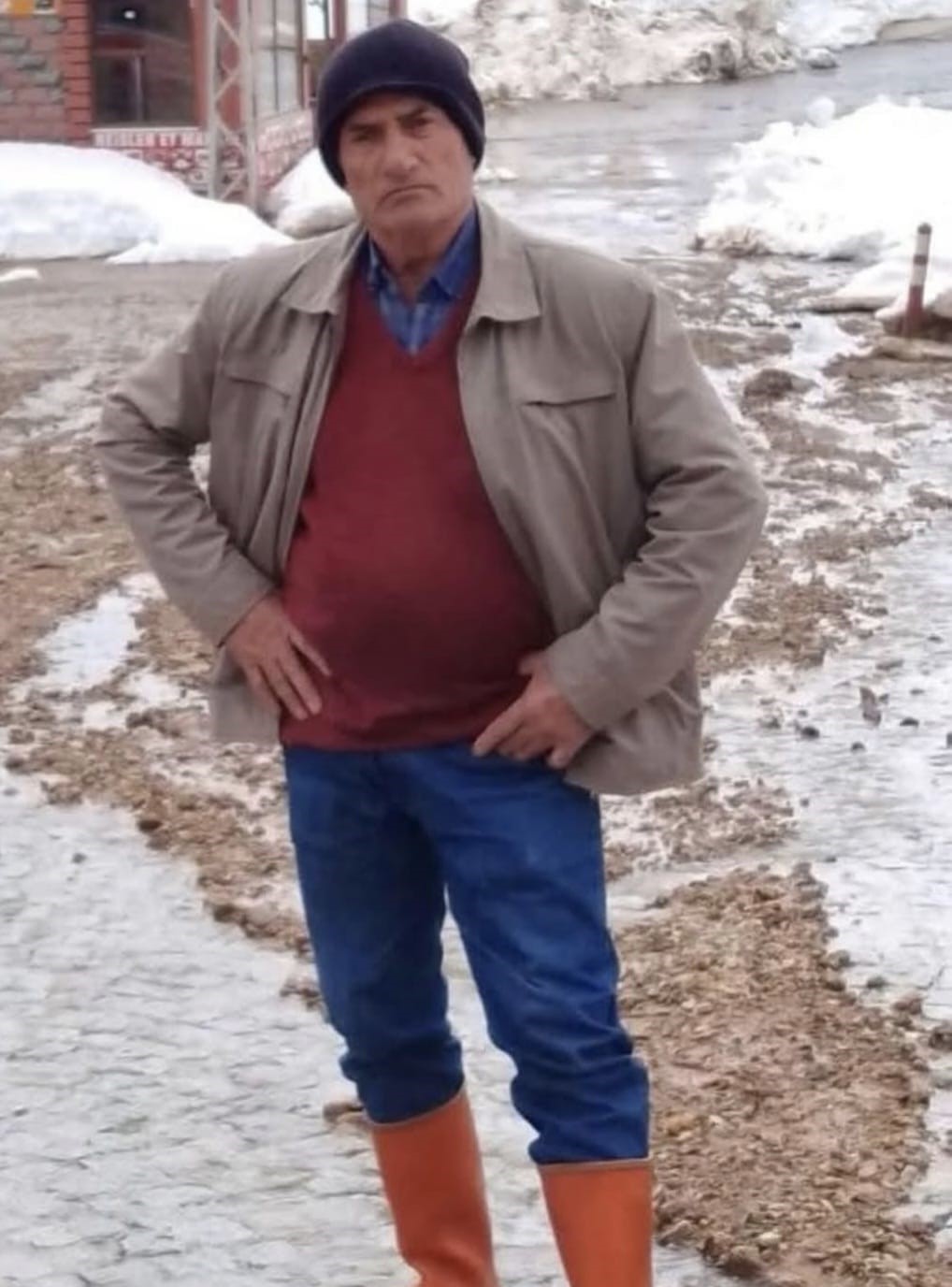 Kamyonetiyle 100 metrelik uçuruma yuvarlanan şahıs hayatını kaybetti
