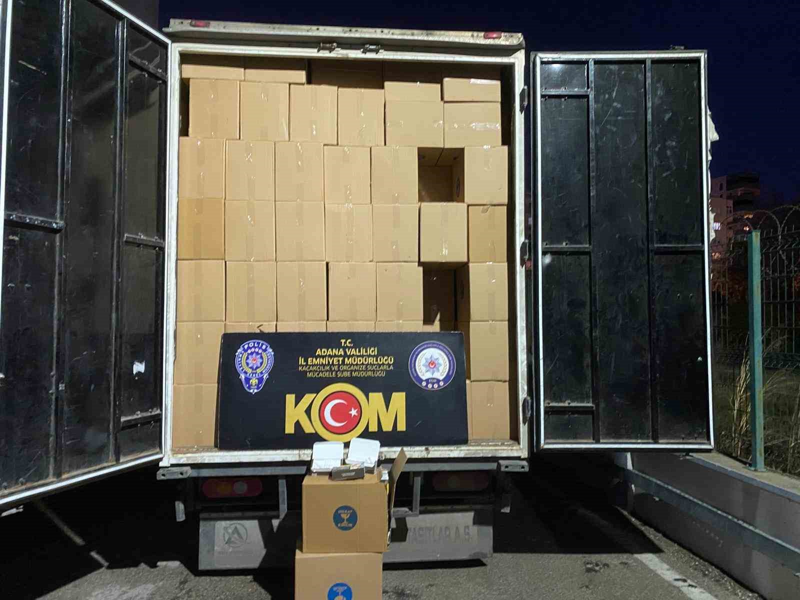 Kamyonetten 4 milyon 500 bin kaçak makaron çıktı
