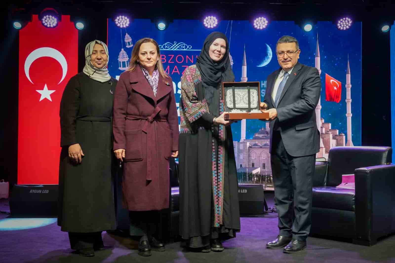 Kanadalı yazar Jenny Molendyk: "Müslümanlık bana Allah’tan bir hediye"
