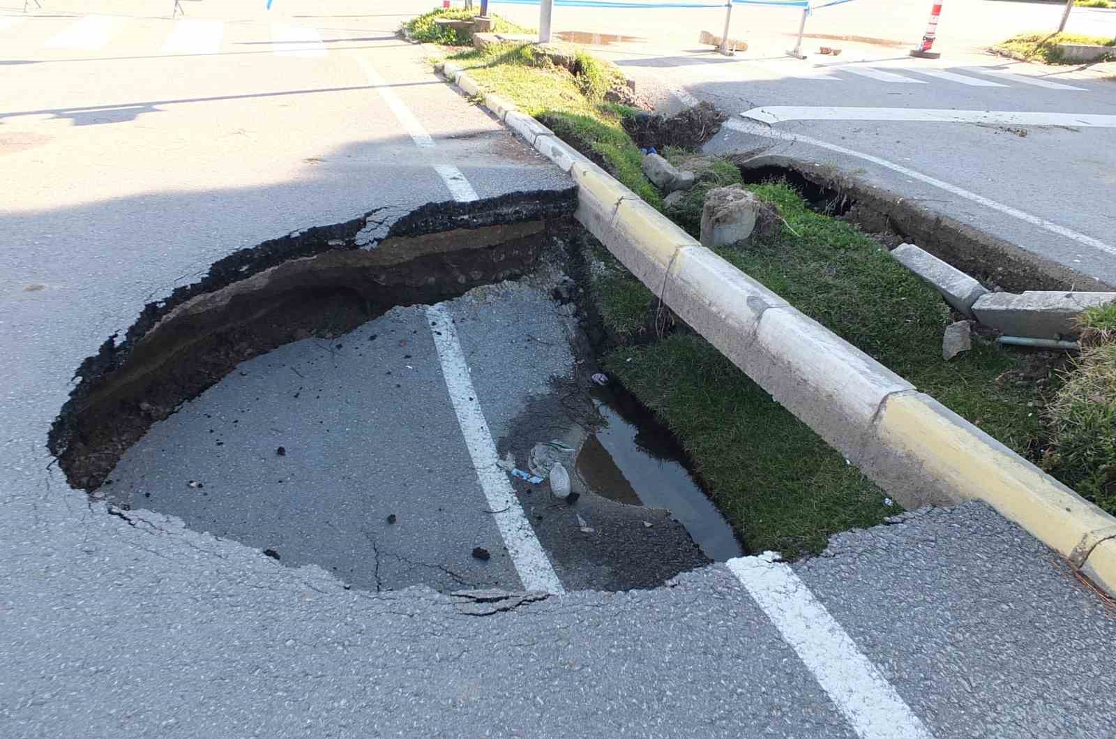 Kanalizasyon şebekesi çöktü inşaatlar su içinde kaldı
Kanalizasyon şebekesi çöktü inşaatlar su içinde kaldı
