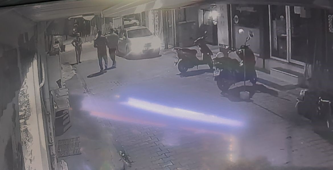 Kanlı hesaplaşma kameraya böyle yansıdı... Peş peşe ateş açtı, soğukkanlı tavırları dikkat çekti
