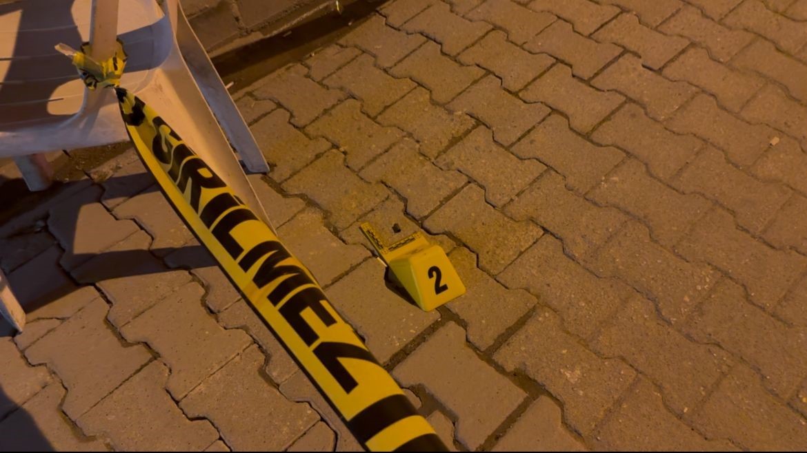 Kanlı hesaplaşma kameraya böyle yansıdı... Peş peşe ateş açtı, soğukkanlı tavırları dikkat çekti
