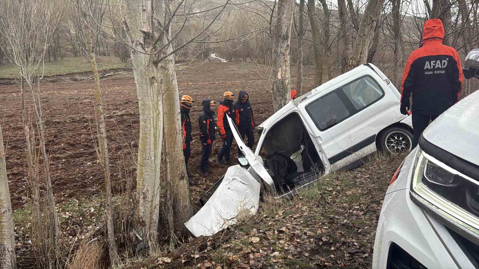 Kanser hastası babasını hastaneye götürürken kaza yaptı: 3 ölü
