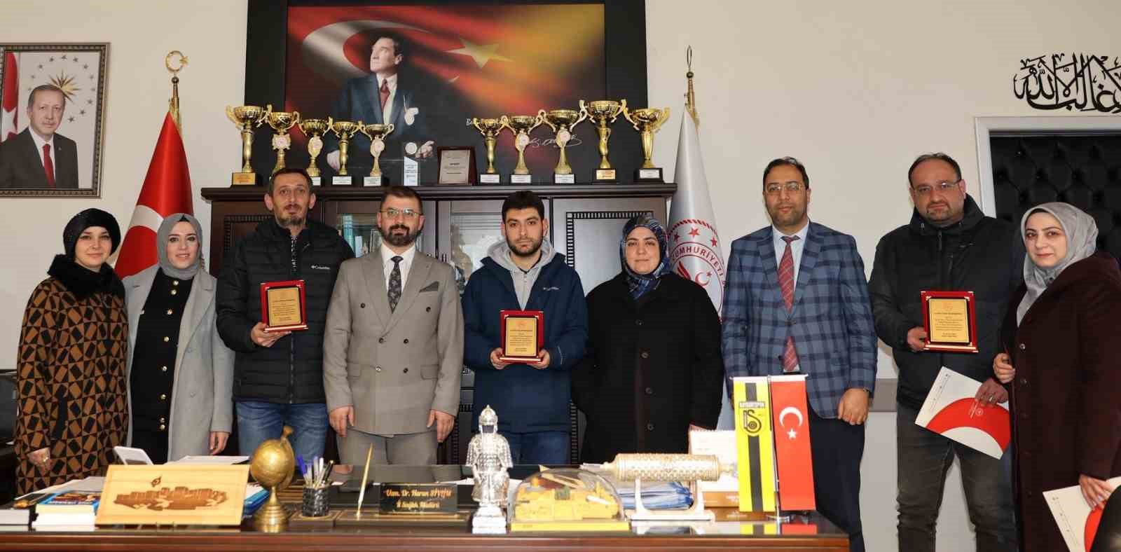 Kanser taramalarında başarı gösteren sağlık çalışanlarına plaket verildi
