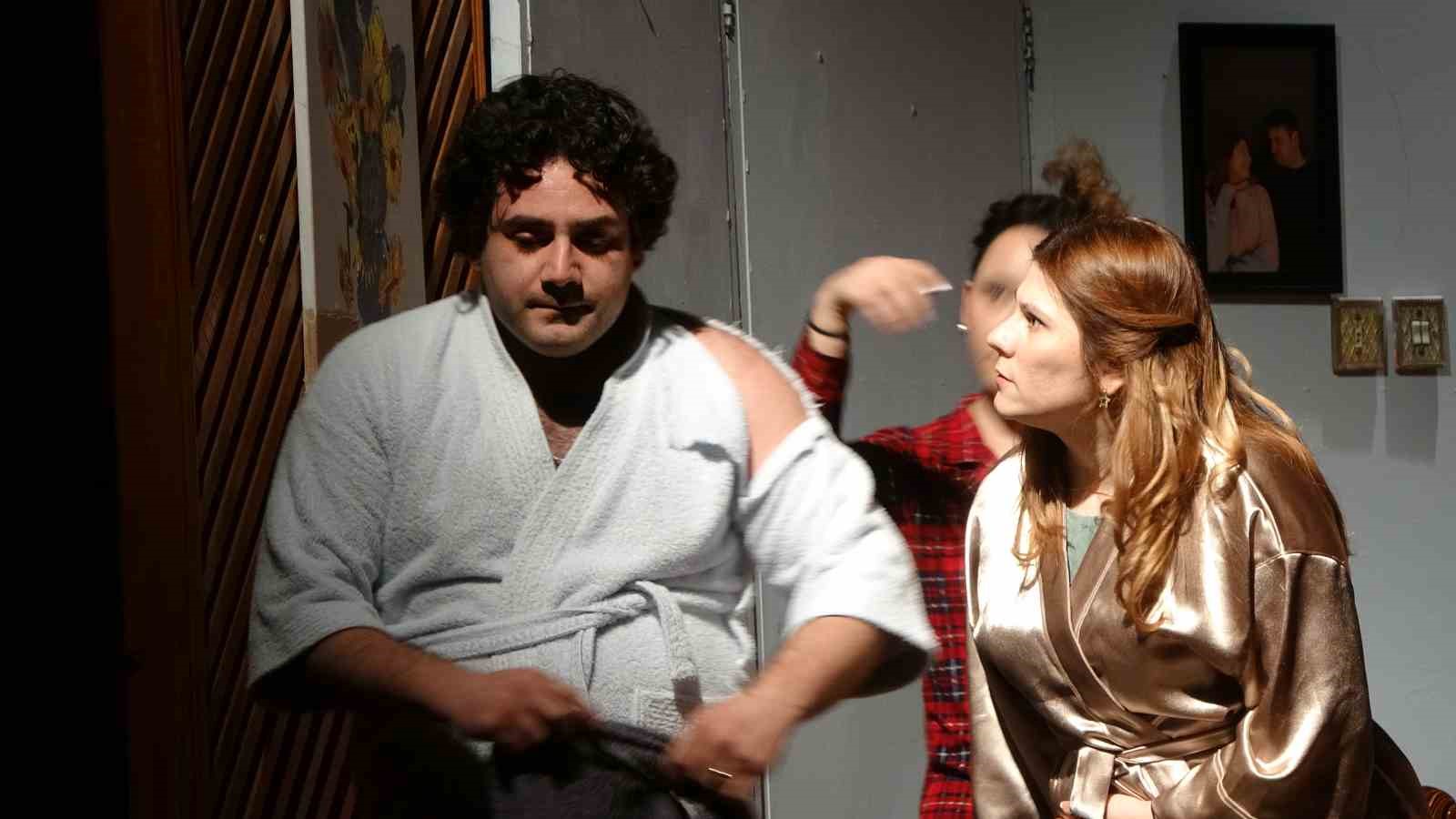 Kanseri yendi, kendi hayatını yazıp oynadı
