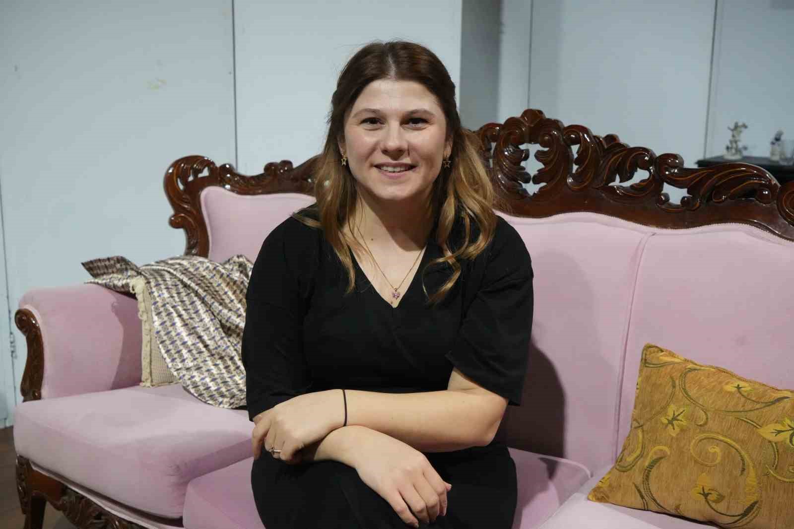 Kanseri yendi, kendi hayatını yazıp oynadı
