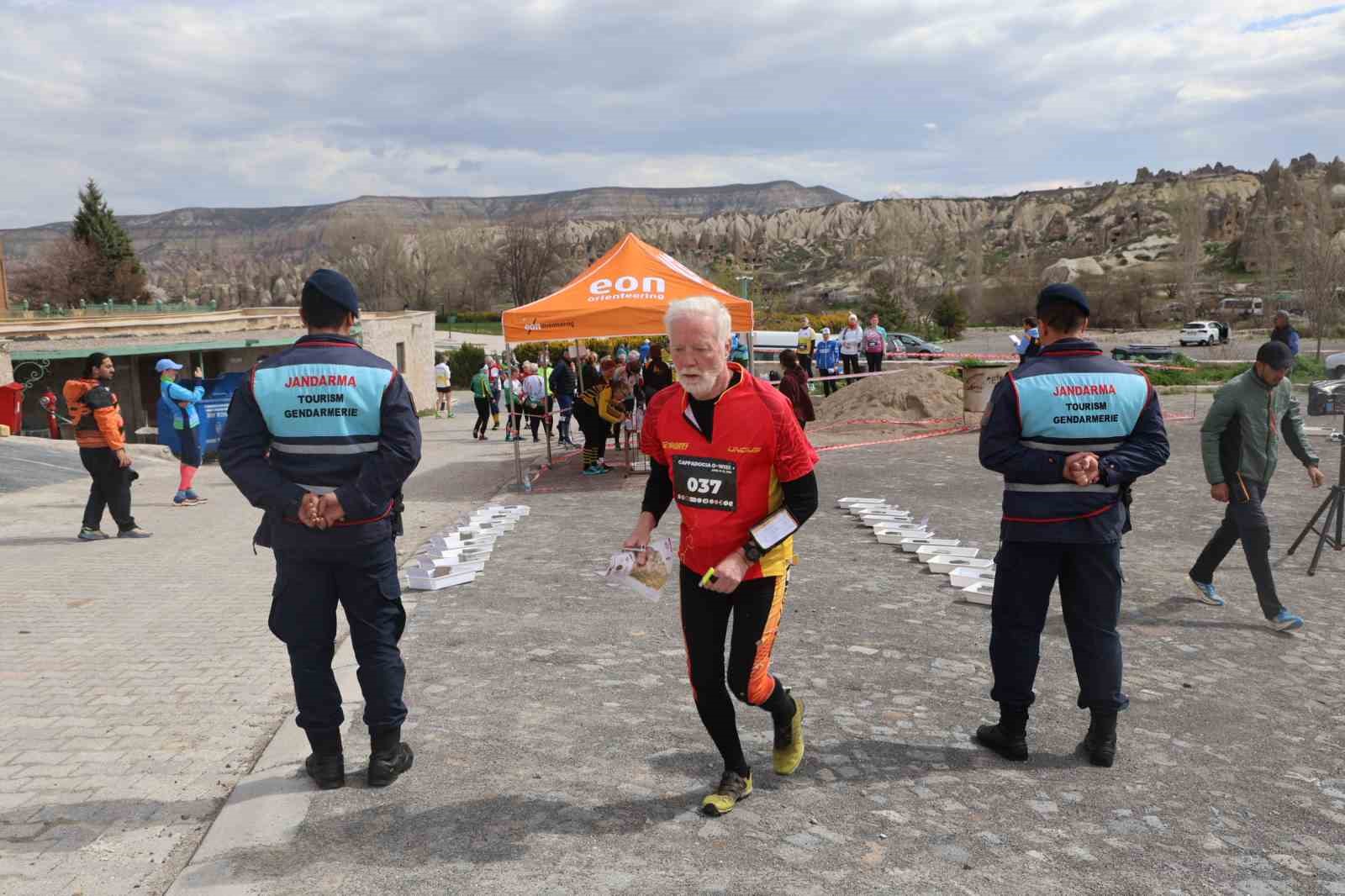 Kapadokya’da sporcular hem zamana hem zorlu doğa şartlarına meydan okudu
