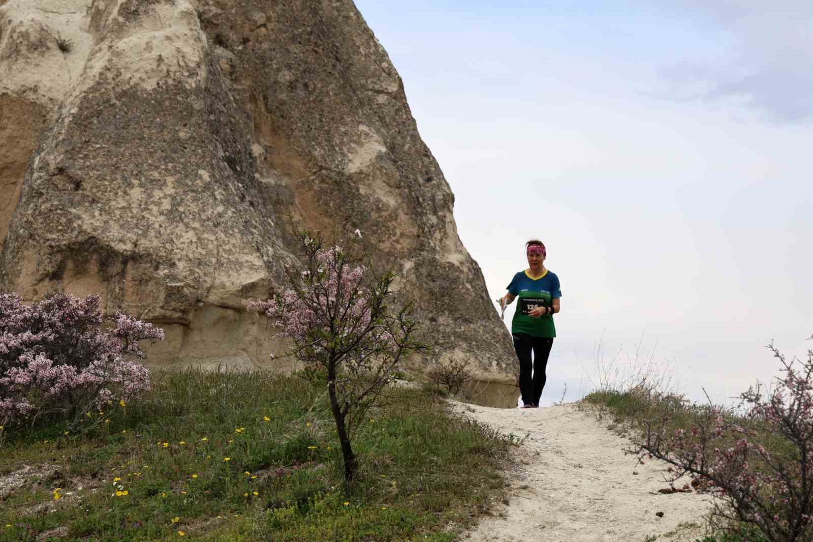 Kapadokya’da sporcular hem zamana hem zorlu doğa şartlarına meydan okudu
