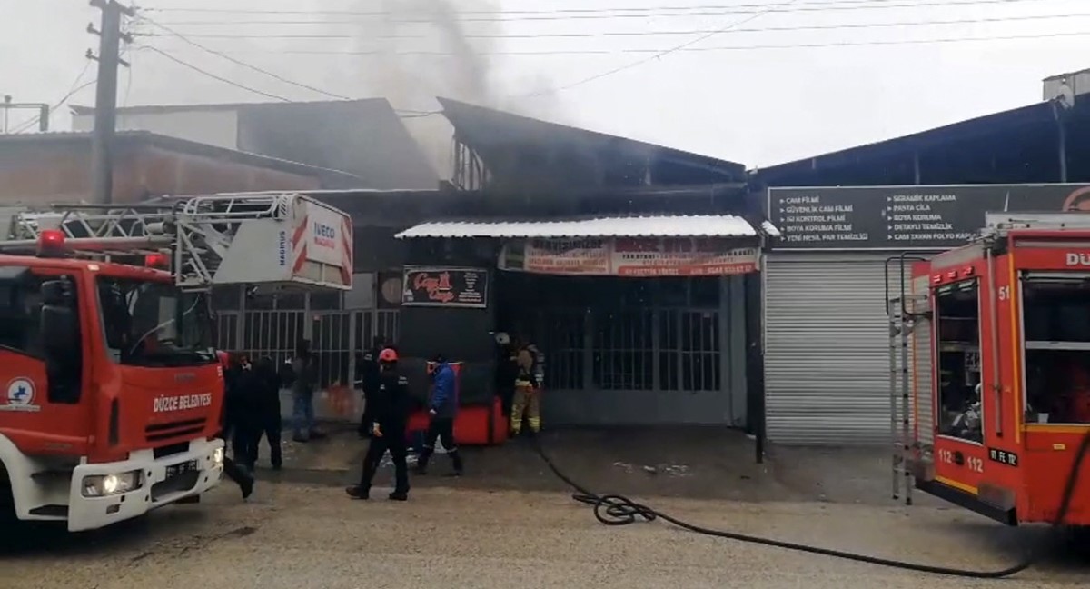 Kapalı dükkandan çıkan dumanı fark etti, sanayi çarşısını kurtardı
