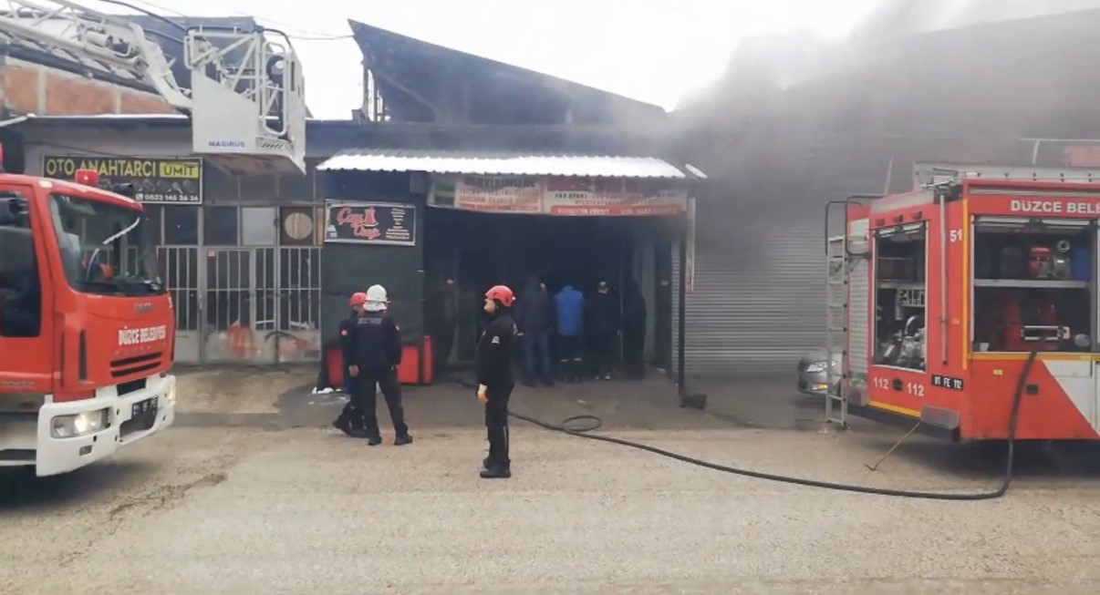 Kapalı dükkandan çıkan dumanı fark etti, sanayi çarşısını kurtardı
