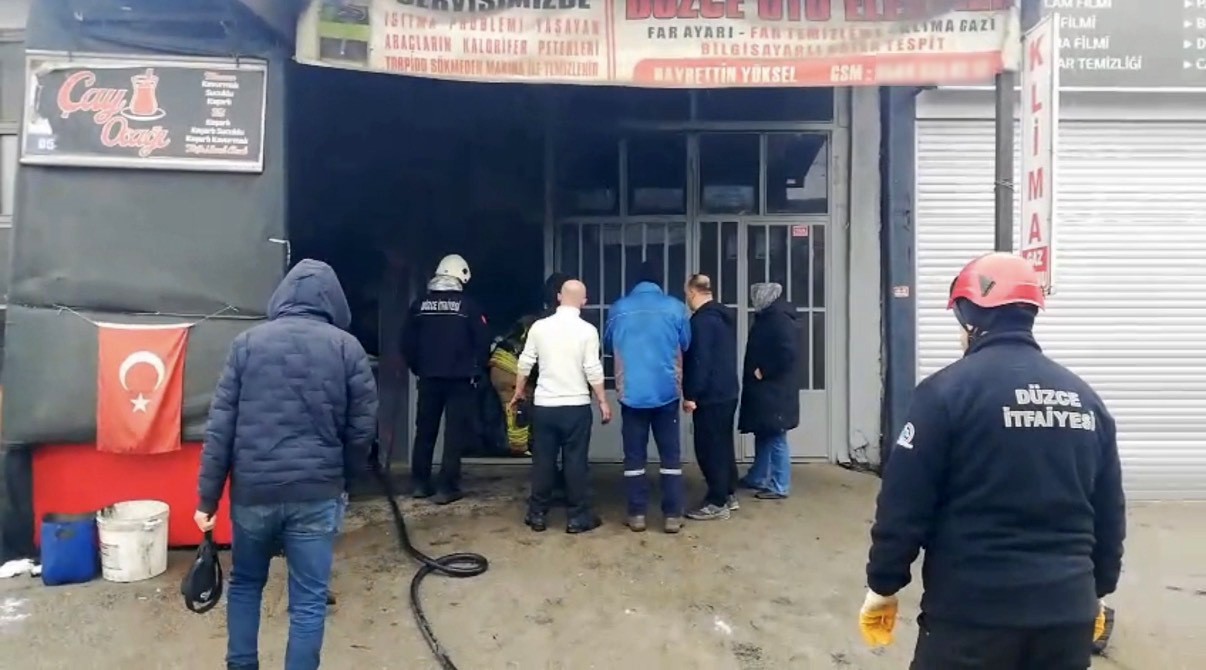 Kapalı dükkandan çıkan dumanı fark etti, sanayi çarşısını kurtardı
