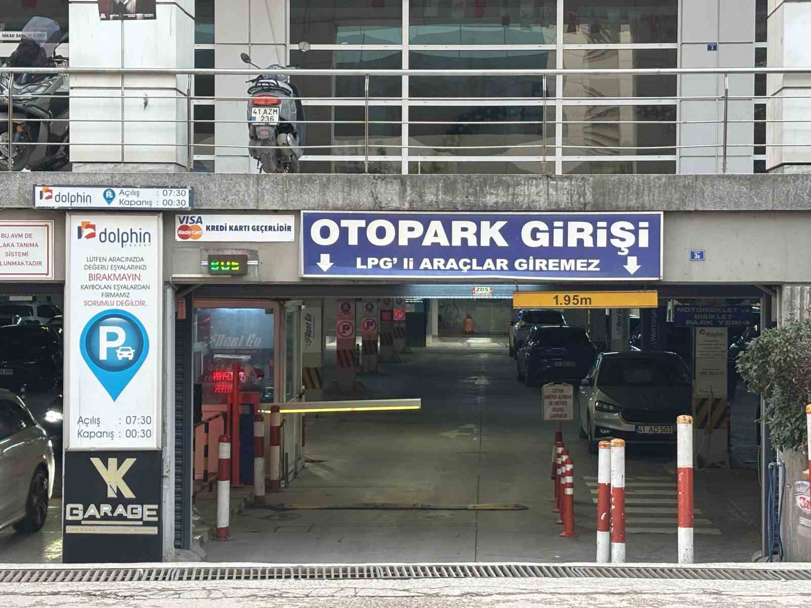 Kapalı otoparktaki şakalaşma kanlı bitti: Arkadaşını bıçaklayarak öldürdü

