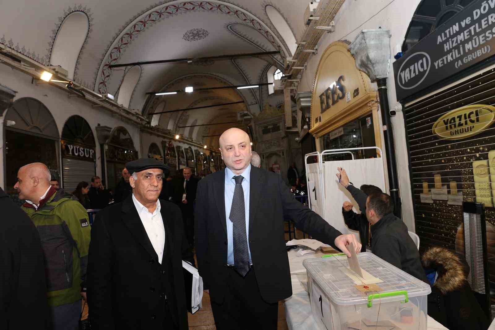 Kapalıçarşı’da başkanlık seçimi yapıldı: İlhami Yazıcı başkan seçildi
