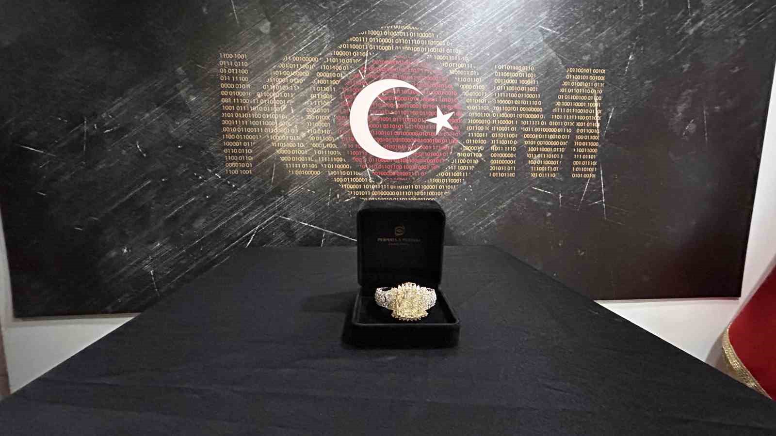 Kapalıçarşı’da satılmaya çalışılan 80 karatlık kaçak elmas sergilendi
