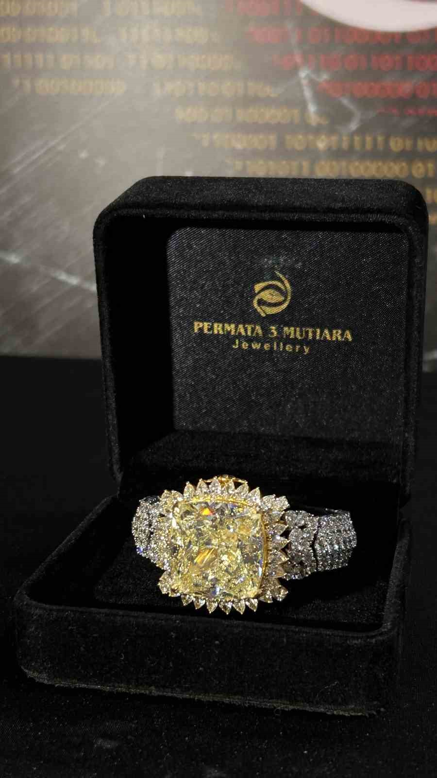 Kapalıçarşı’da satılmaya çalışılan 80 karatlık kaçak elmas sergilendi
