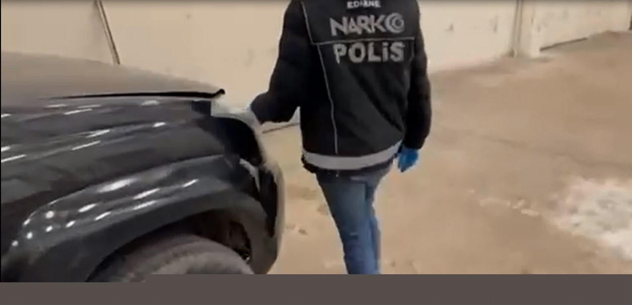 Kapıkule’de araçtaki gizli bölmede 8 kilo 60 gram kokain ele geçirildi
