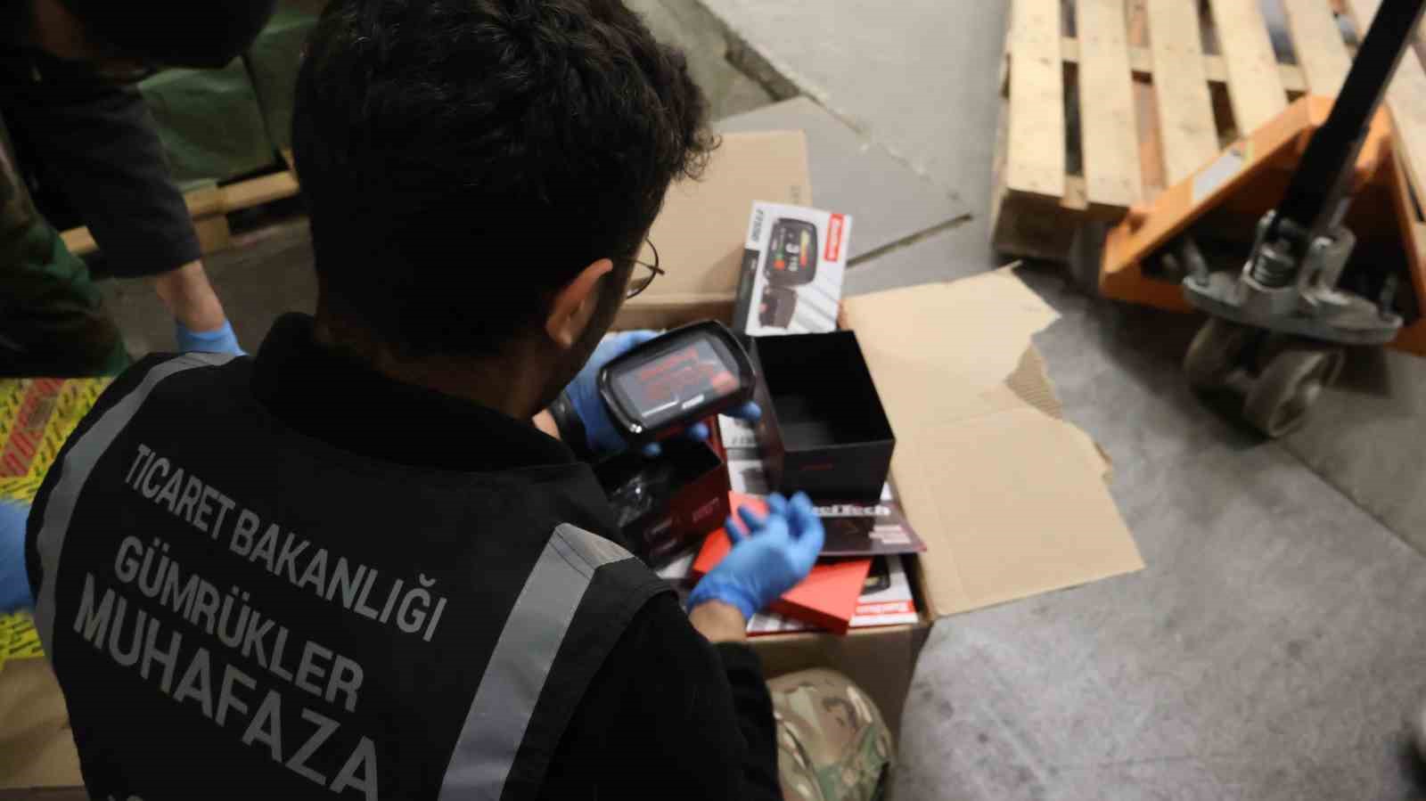 Kapıkule’de milyonluk kaçak eşya operasyonu: 10 bin 400 adet elektronik sigara yakalandı
