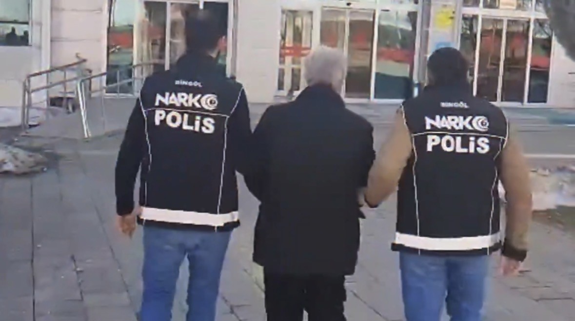 Kapsül halinde 88 parça uyuşturucu yutan şüpheliler tutuklandı
