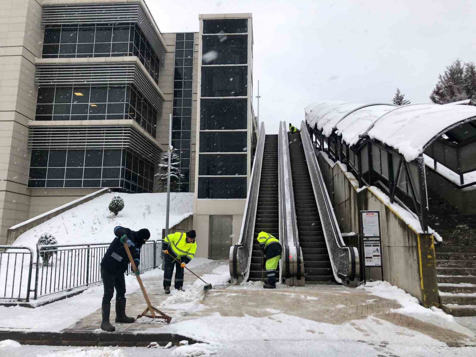 Kar alarmı: Bin 200 personel ve 354 araç sahada
