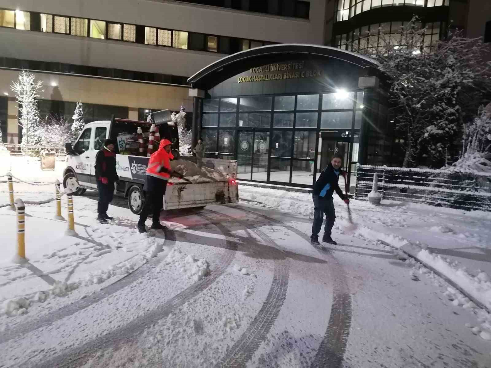 Kar alarmı: Bin 200 personel ve 354 araç sahada
