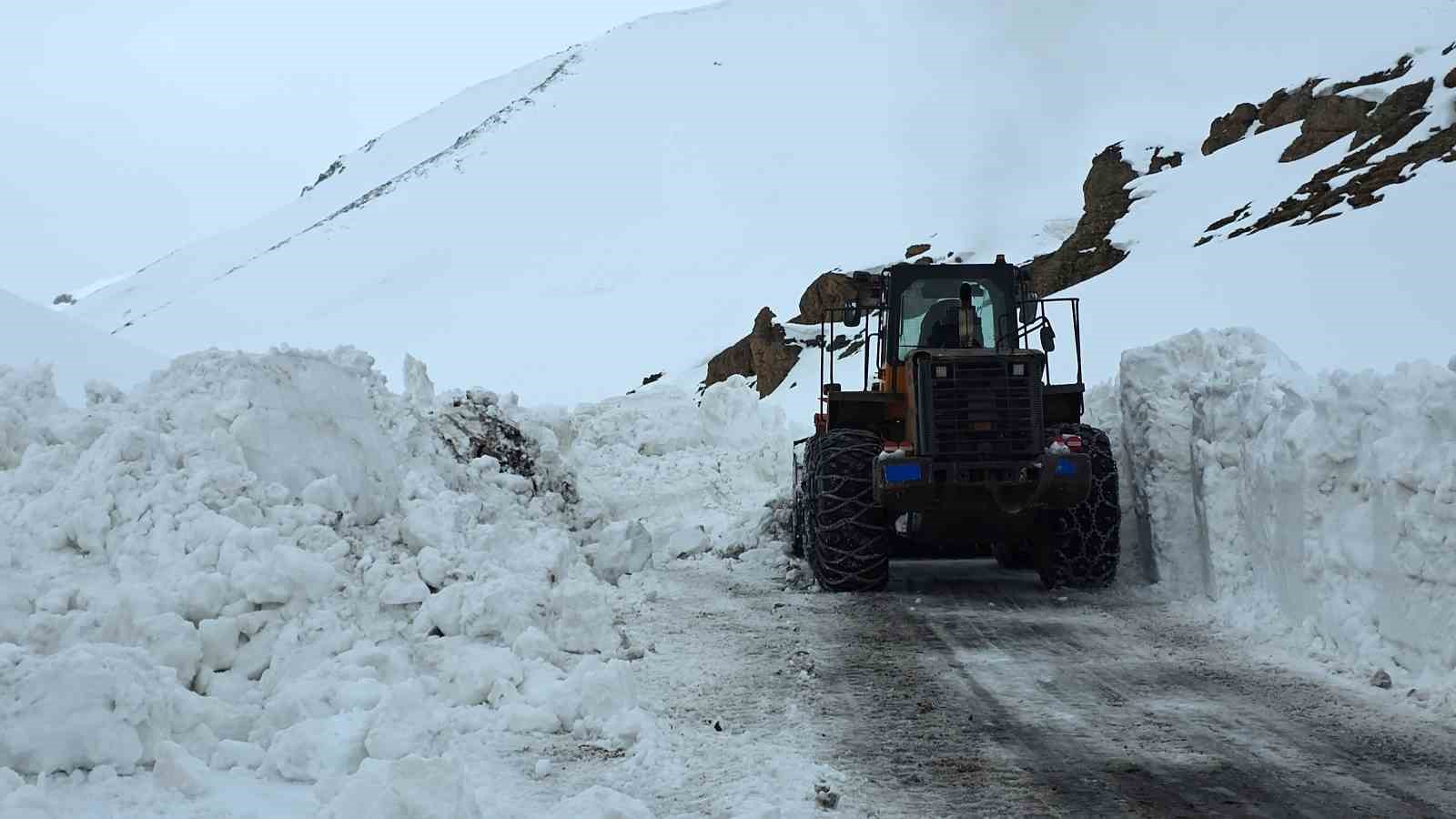 Kar esareti bitiyor: Bahçesaray yolu 3 ay sonra yeniden açılıyor
