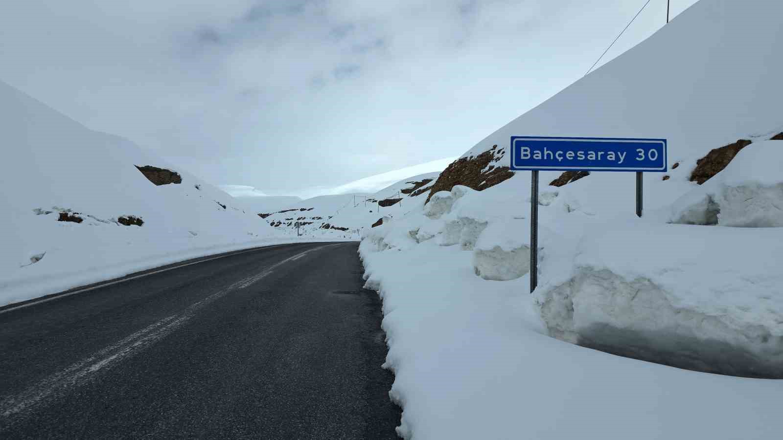 Kar esareti bitiyor: Bahçesaray yolu 3 ay sonra yeniden açılıyor
