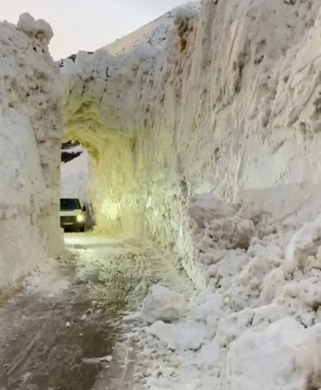 Kar esareti tünelle aşılıyor: Dikmetaş mezrasında yaşam koridoru
