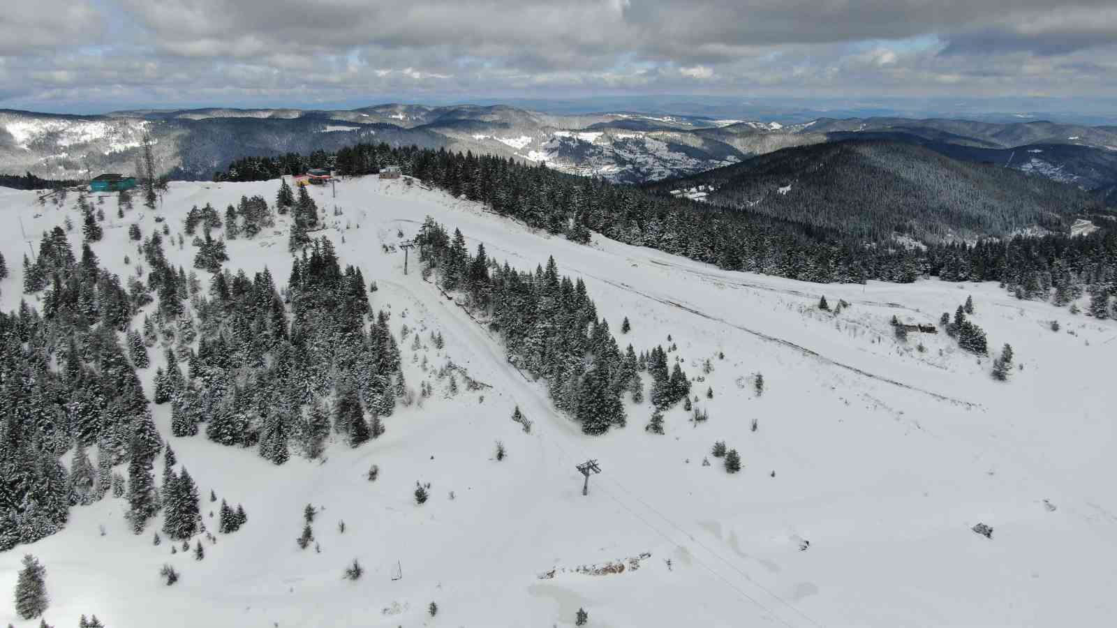Kar geri döndü: Nisan ayında kışı aratmayan manzara
