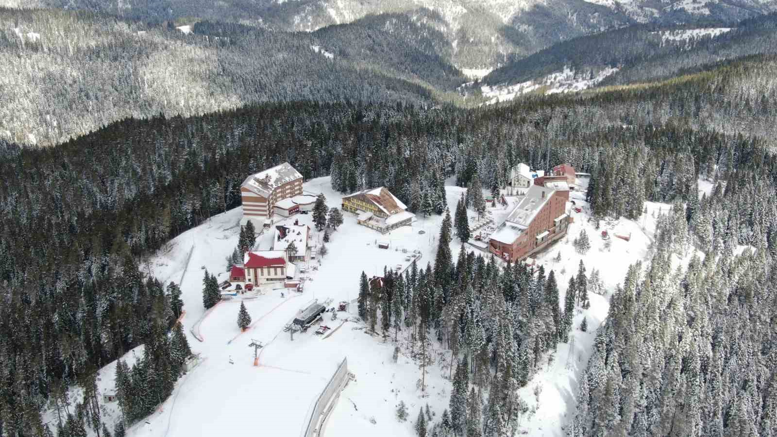 Kar geri döndü: Nisan ayında kışı aratmayan manzara
