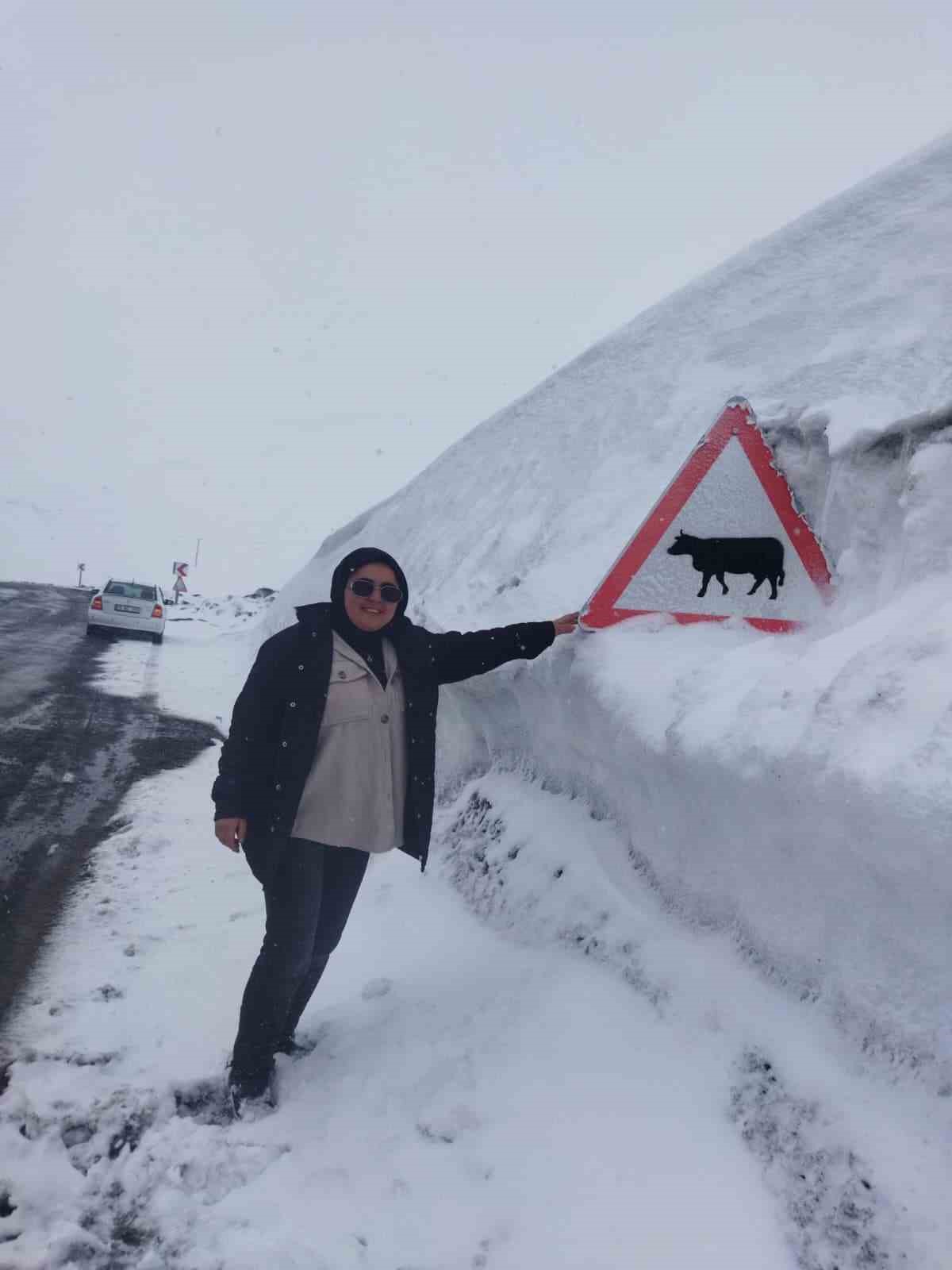 Kar kalınlığı tabela boyunu geçti
