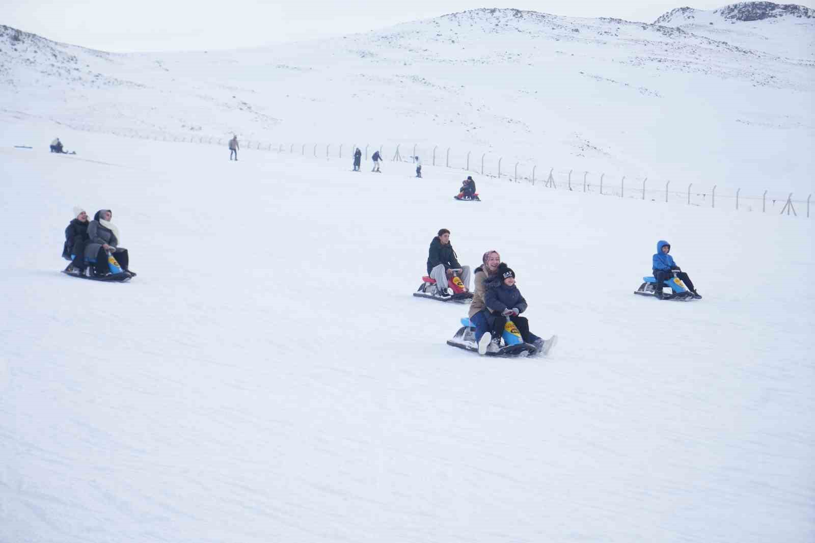 Kar keyfi Ketençimen Kayak Merkezi’nde yaşandı
