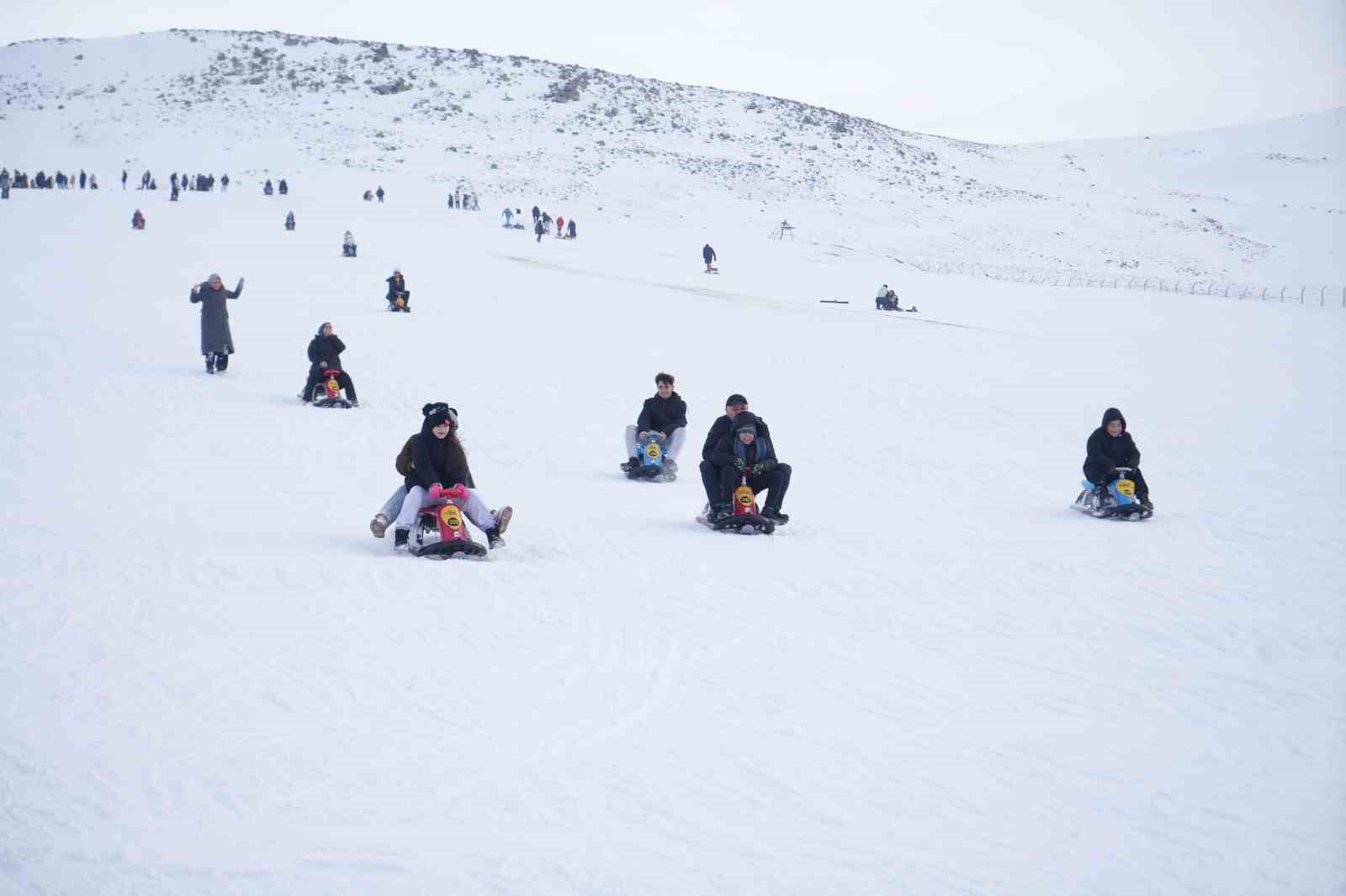 Kar keyfi Ketençimen Kayak Merkezi’nde yaşandı
