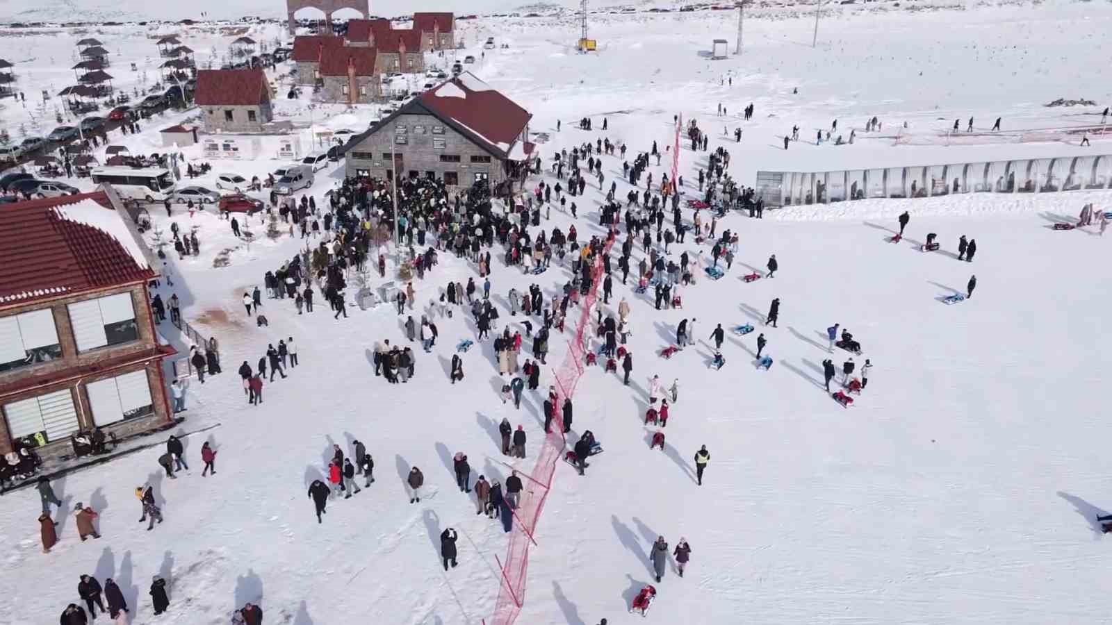 Kar keyfi Ketençimen Kayak Merkezi’nde yaşandı
